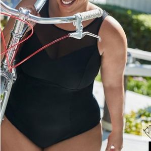 🆕️Torrid wire free lightly lined one piece black swimsuit size 4